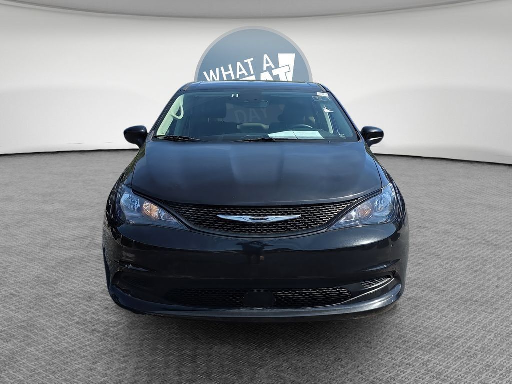 Used 2023 Chrysler Voyager LX FWD image 9