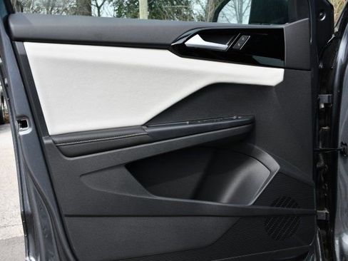 New 2026 Volkswagen Taos S image 10