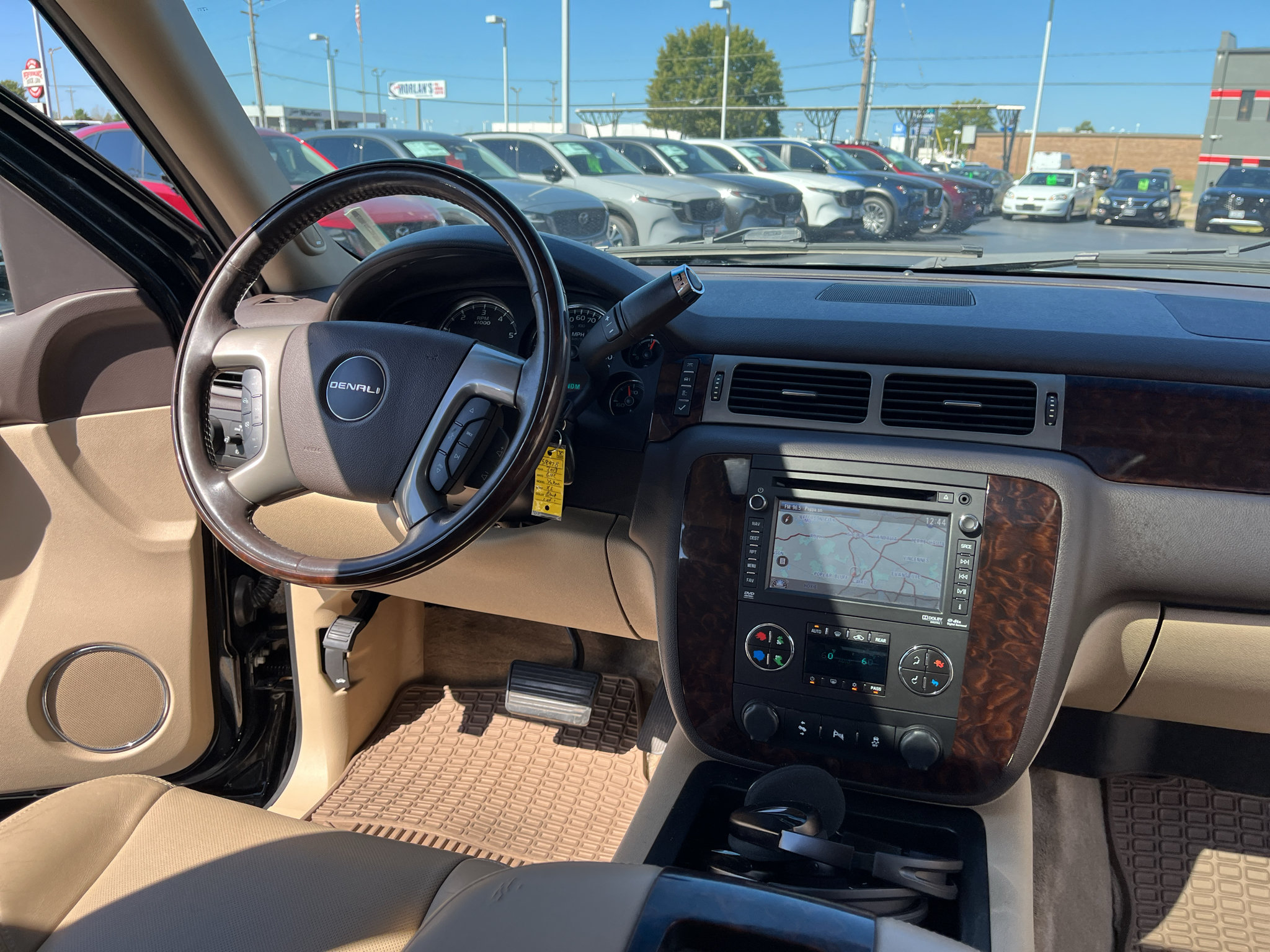 Used 2013 GMC Yukon XL Denali AWD/4WD image 39