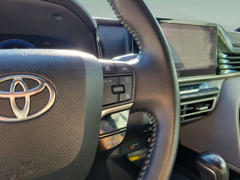Used 2025 Toyota Camry SE FWD image 19
