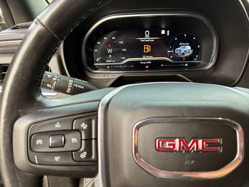 Used 2022 GMC Yukon XL SLT w/ SLT Luxury Package RWD image 11