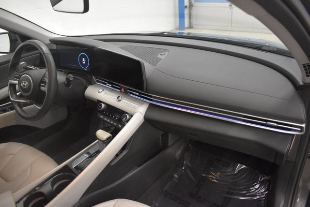 Used 2025 Hyundai Elantra Limited FWD image 17