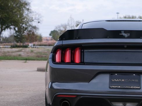 Used 2017 Ford Mustang GT image 10