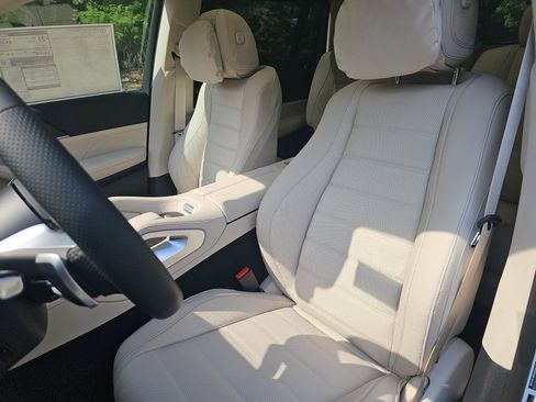 New 2026 Mercedes-Benz GLS 450 4MATIC image 17