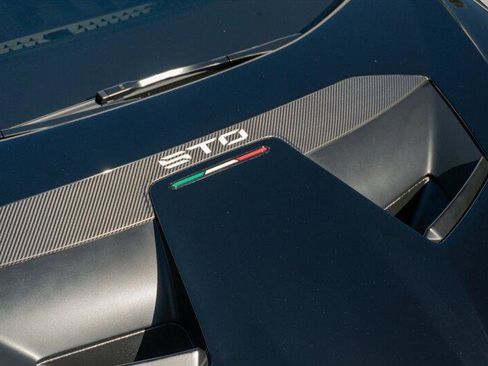 Used 2021 Lamborghini Huracan STO image 33