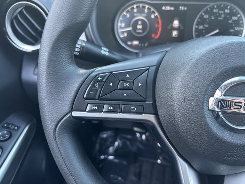 Used 2018 Nissan Kicks SV FWD image 16