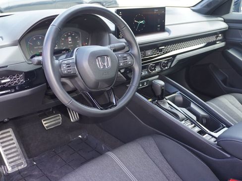 Used 2025 Honda Accord Sport image 10