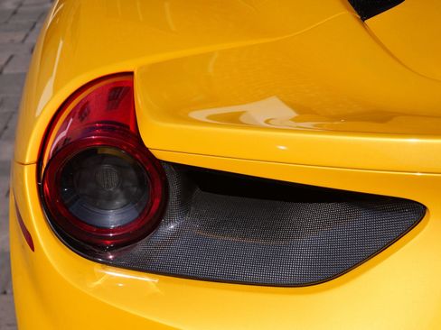 Used 2018 Ferrari 488 Spider RWD image 15