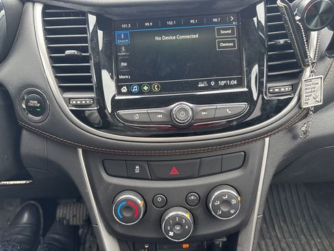 Used 2019 Chevrolet Trax LT w/ LT Convenience Package image 11