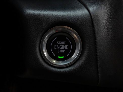 Used 2023 Chevrolet Suburban High Country image 23