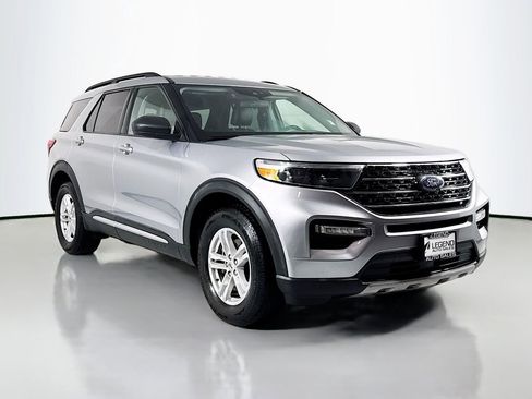 Used 2022 Ford Explorer XLT w/ Equipment Group 202A image 5