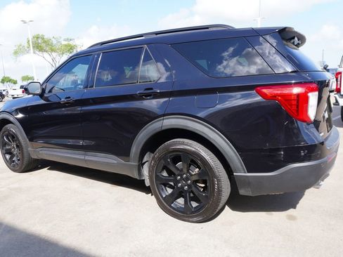 Used 2022 Ford Explorer XLT w/ Equipment Group 202A image 4