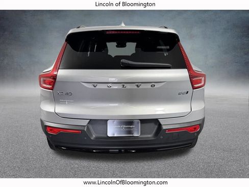 Used 2024 Volvo XC40 B5 Plus w/ Protection Package Premier AWD/4WD image 4