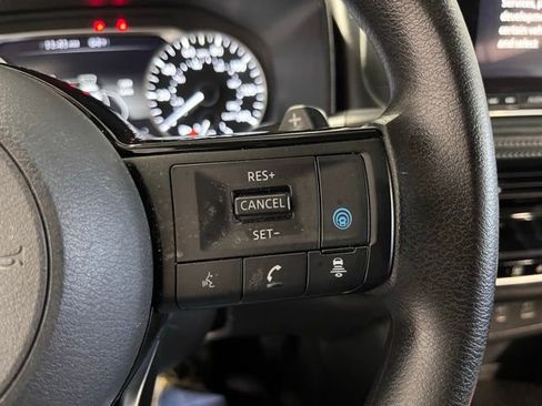Used 2022 Nissan Rogue SV image 27