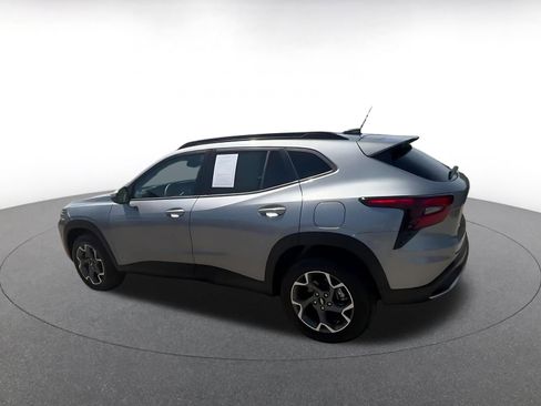 Used 2025 Chevrolet Trax LT image 10