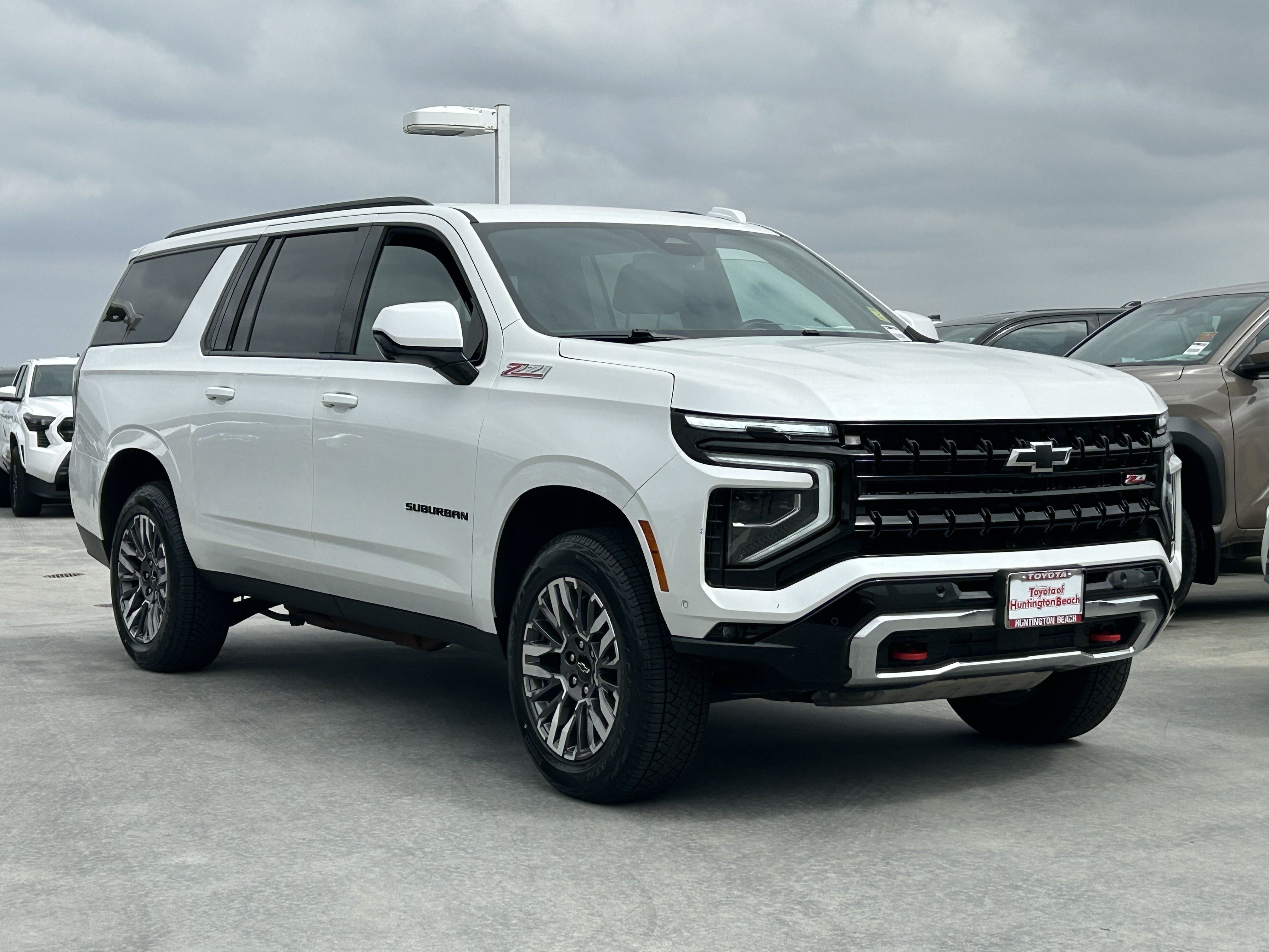 Used 2025 Chevrolet Suburban Z71 AWD/4WD image 2