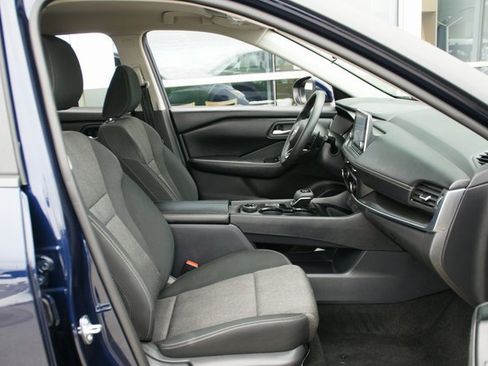 Used 2024 Nissan Rogue SV image 35