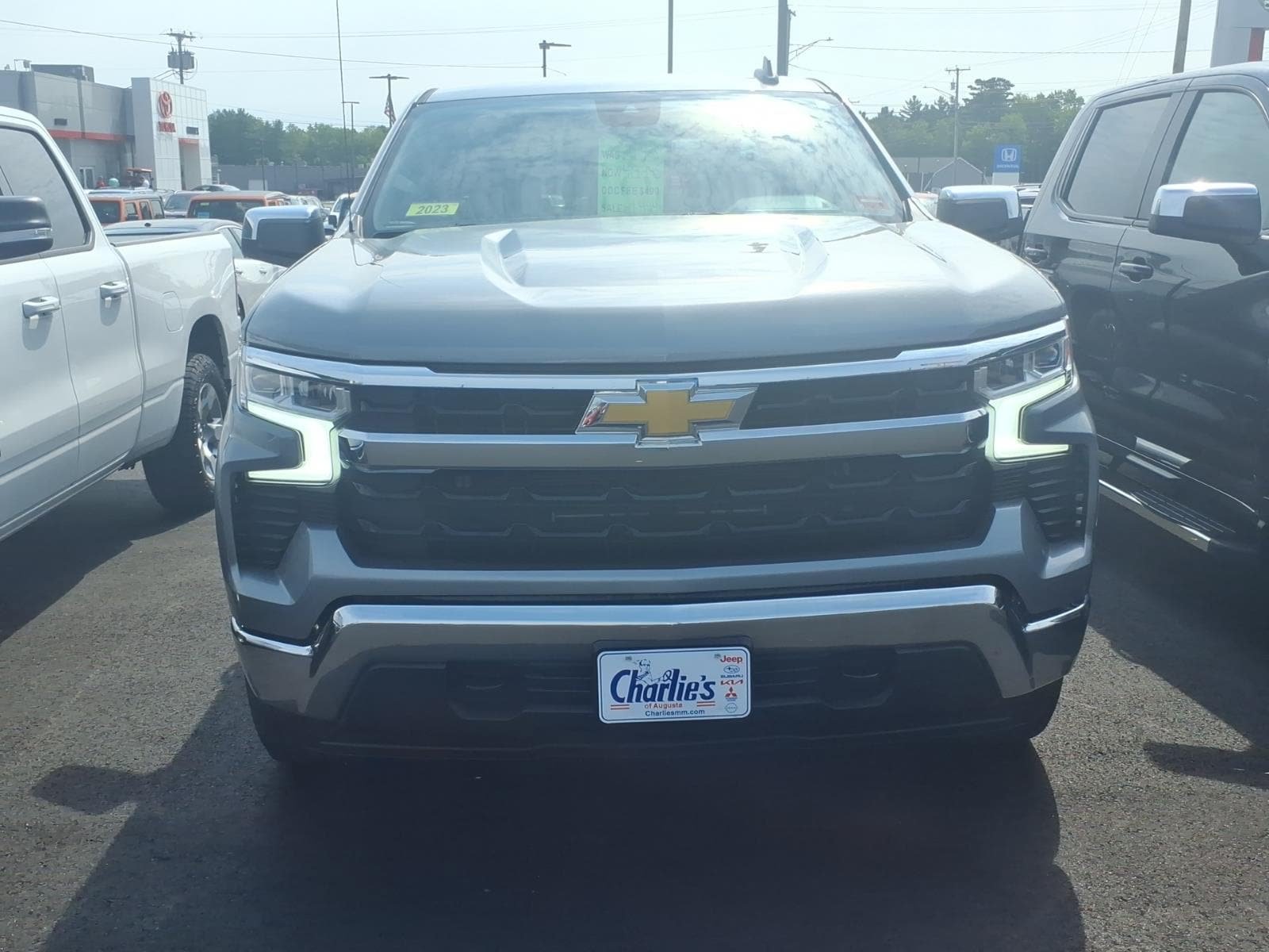 Used 2023 Chevrolet Silverado 1500 LT AWD/4WD image 2