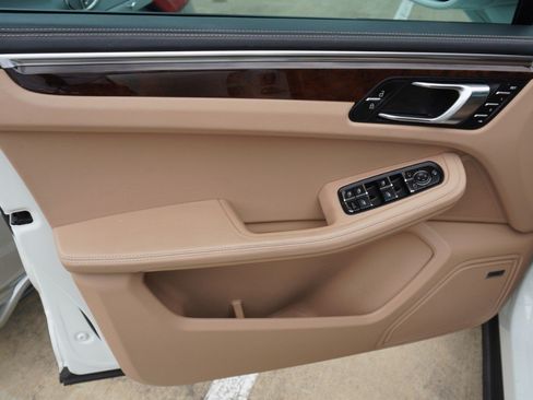 Used 2022 Porsche Macan S AWD/4WD image 13