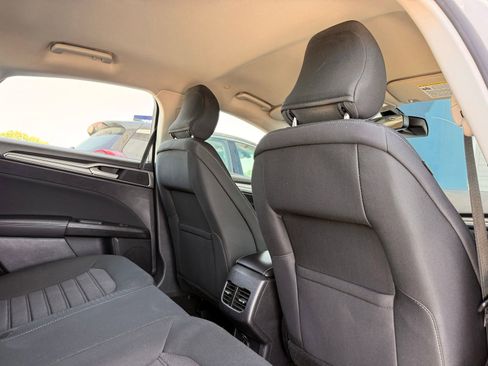 Used 2019 Ford Fusion SE FWD image 17