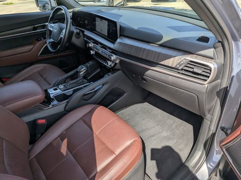 Certified 2023 Kia Telluride EX w/ EX Captain's Chair Package FWD image 14