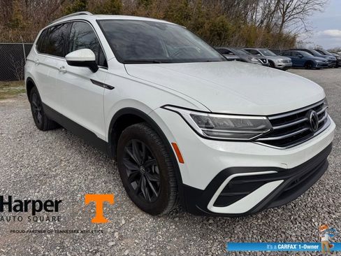 Used 2024 Volkswagen Tiguan SE w/ Panoramic Sunroof Package image 7