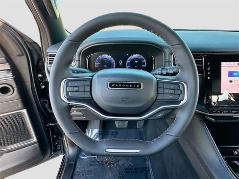 Used 2023 Jeep Wagoneer 4WD image 11