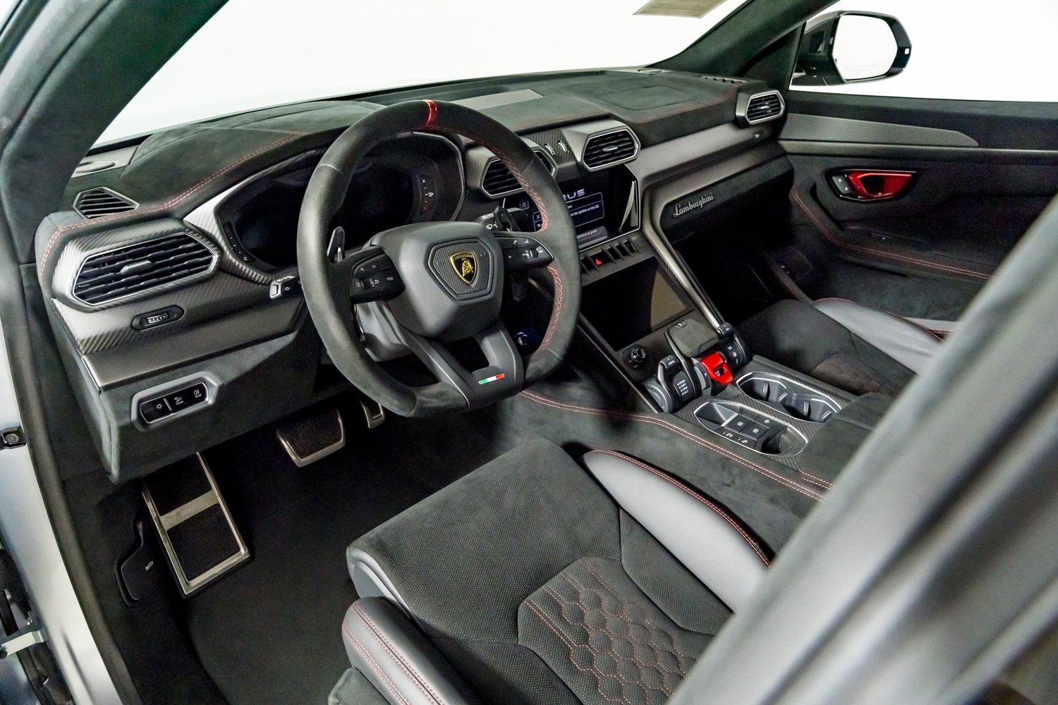 Used 2024 Lamborghini Urus Performante AWD/4WD image 18