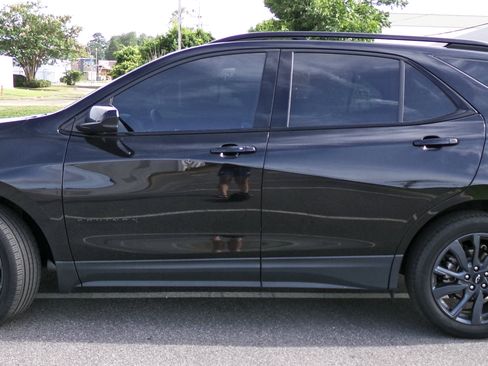 Used 2023 Chevrolet Equinox RS FWD image 2