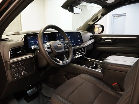 Used 2025 Chevrolet Tahoe LS image 3