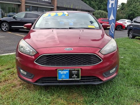 Used 2016 Ford Focus SE w/ Equipment Group 201A FWD image 2