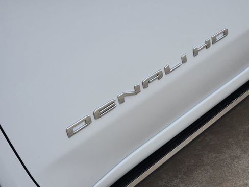 Used 2025 GMC Sierra 2500 Denali Ultimate image 12