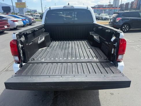 Used 2022 Toyota Tacoma SR5 w/ Technology Package AWD/4WD image 21