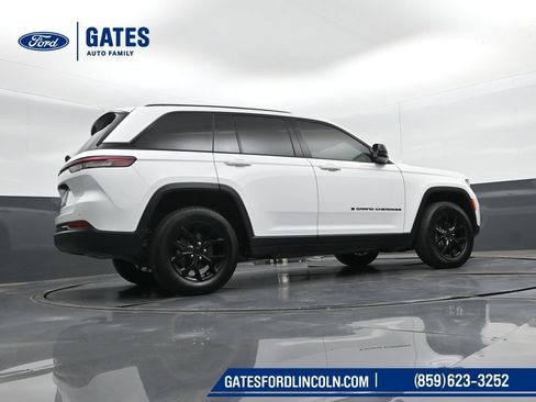 Used 2025 Jeep Grand Cherokee 4WD image 46
