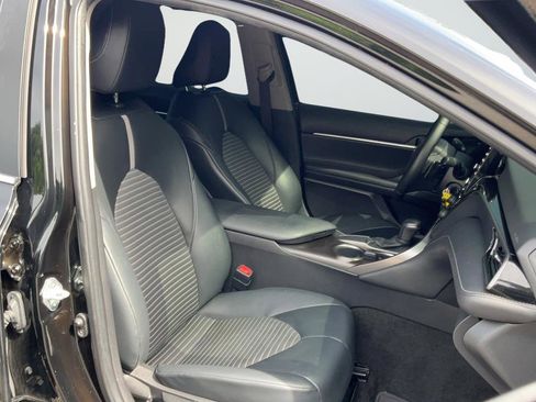 Used 2021 Toyota Camry SE FWD image 20
