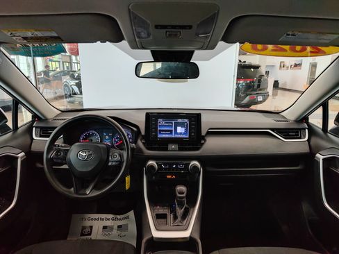 Used 2020 Toyota RAV4 LE w/ Carpet Mat Package FWD image 25