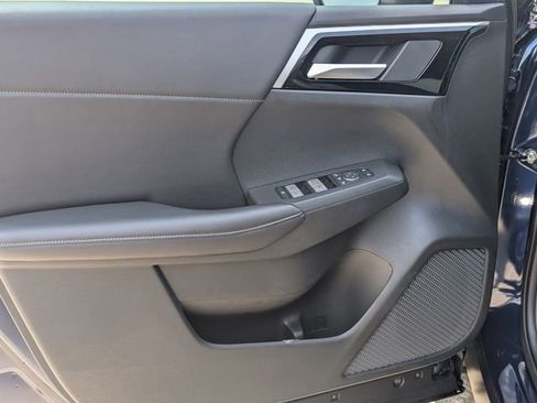 New 2025 Mitsubishi Outlander SE image 10