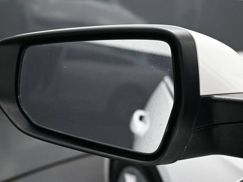 Used 2025 Chevrolet Malibu LT FWD image 4