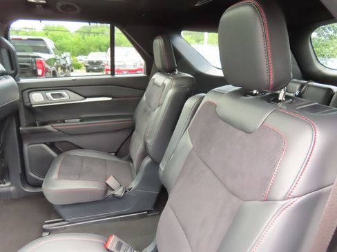 Used 2025 Ford Explorer ST AWD/4WD image 35