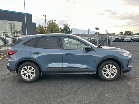 Used 2025 Ford Escape Active AWD/4WD image 2