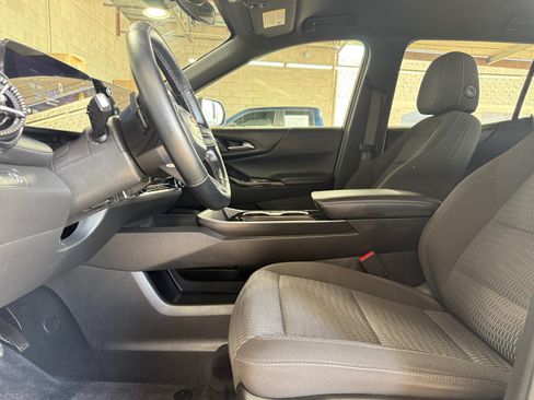 Used 2025 Chevrolet Equinox LT FWD image 17