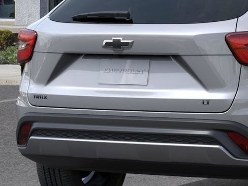 New 2026 Chevrolet Trax LT w/ LT Convenience Package FWD image 14