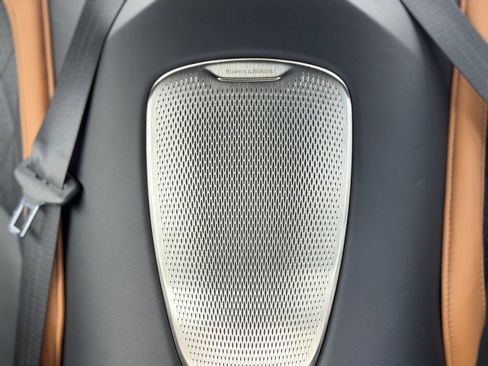 Used 2025 Aston Martin DB12 image 27