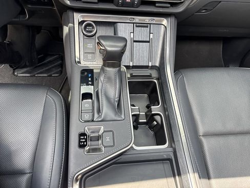 Used 2024 Lexus GX 550 w/ Accessory Package (Z1) AWD/4WD image 17