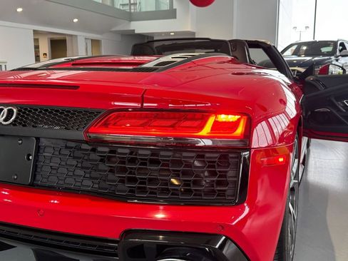 Used 2021 Audi R8 V10 w/ Premium Package image 12