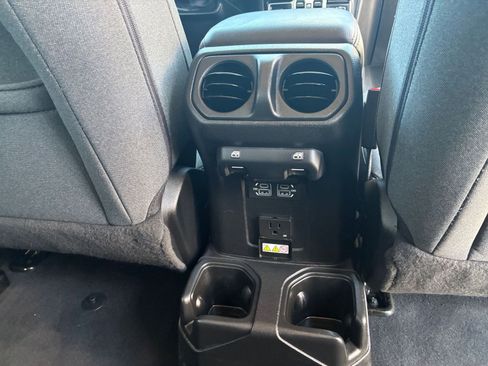 Used 2025 Jeep Wrangler Sahara image 23