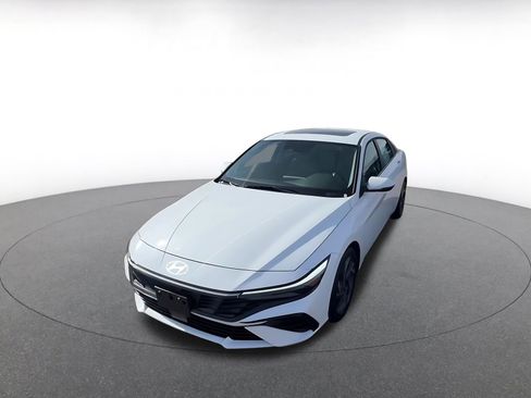 Used 2025 Hyundai Elantra Limited image 7
