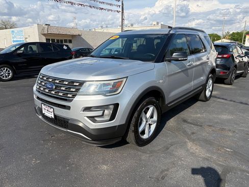 Used 2016 Ford Explorer XLT w/ Equipment Group 202A AWD/4WD image 6