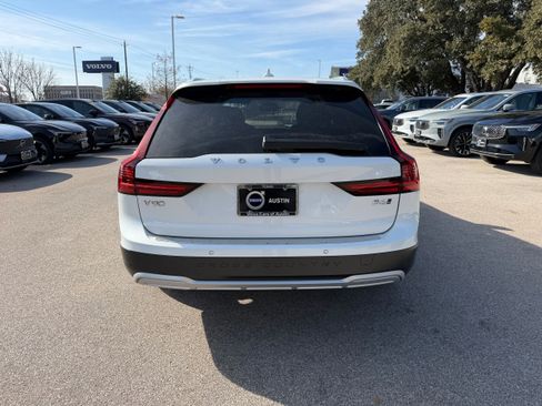 Used 2025 Volvo V90 B6 Cross Country Plus w/ Protection Package Premier image 5