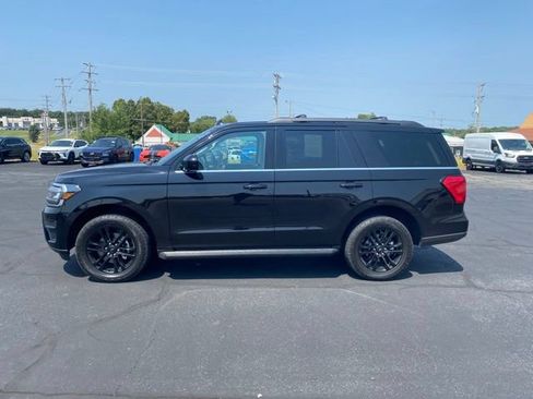 Used 2024 Ford Expedition XLT AWD/4WD image 2